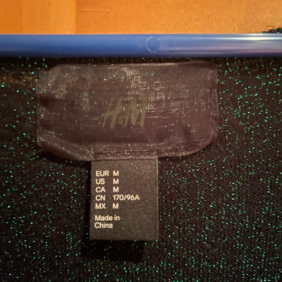 H&M holiday bling. Green sparkle and rhinestone trim tunic - Picture 3 of 5
